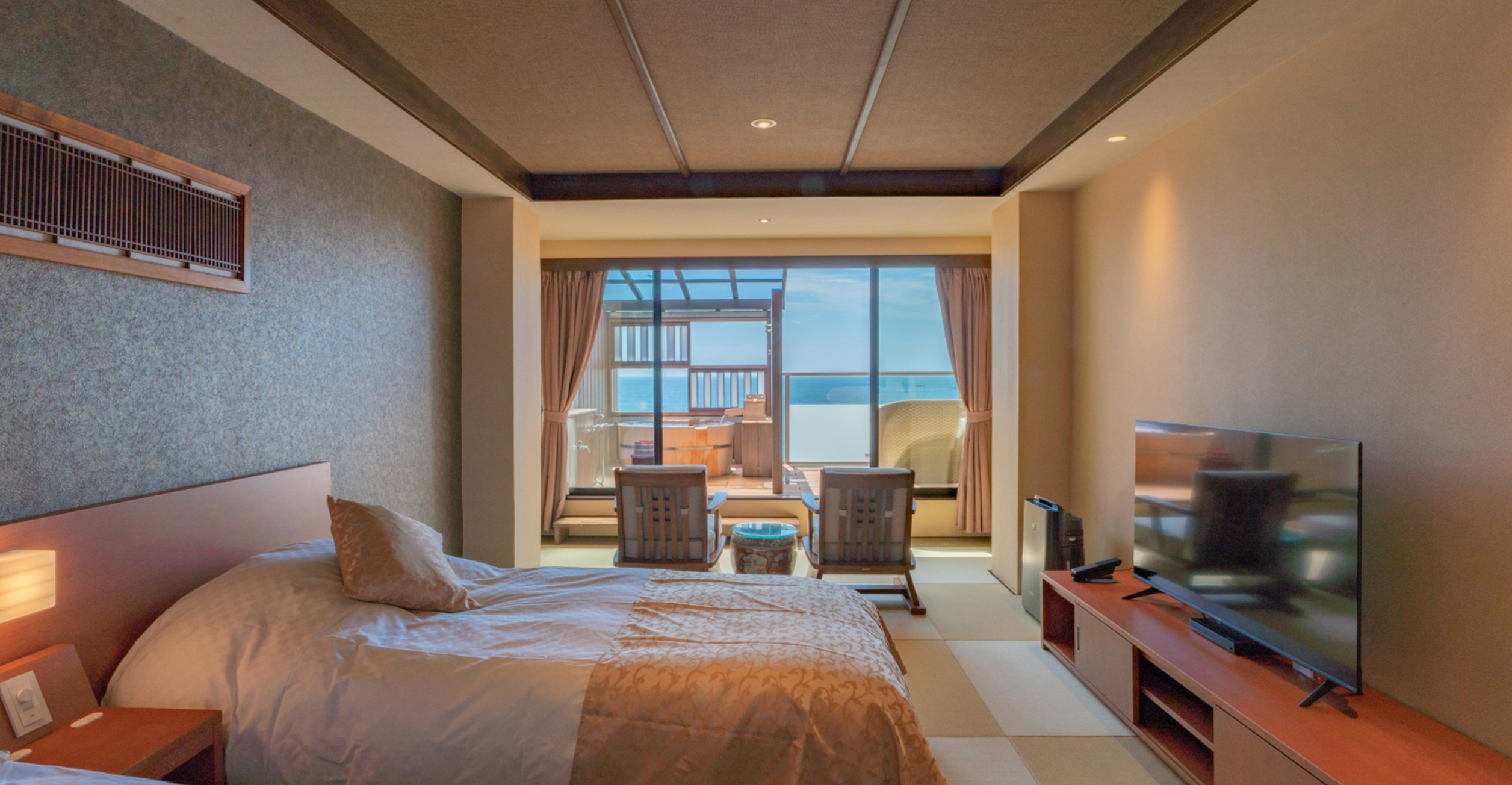 お部屋】河津浜一望 レトロモダン角部屋 ～大島～ - 伊豆河津浜 磯